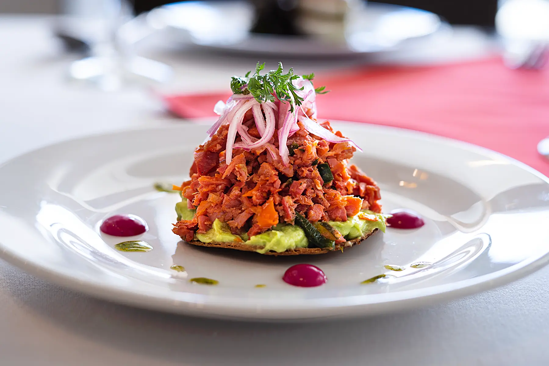 Tostada de marlin guisado ,espacialidad del hotel Pacific Palace